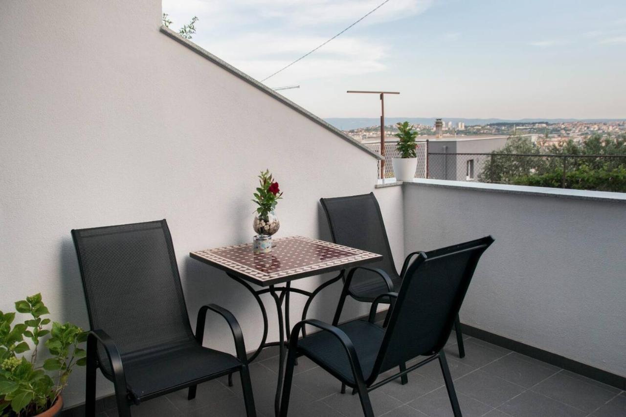 Apartment Bruna Solin Bagian luar foto