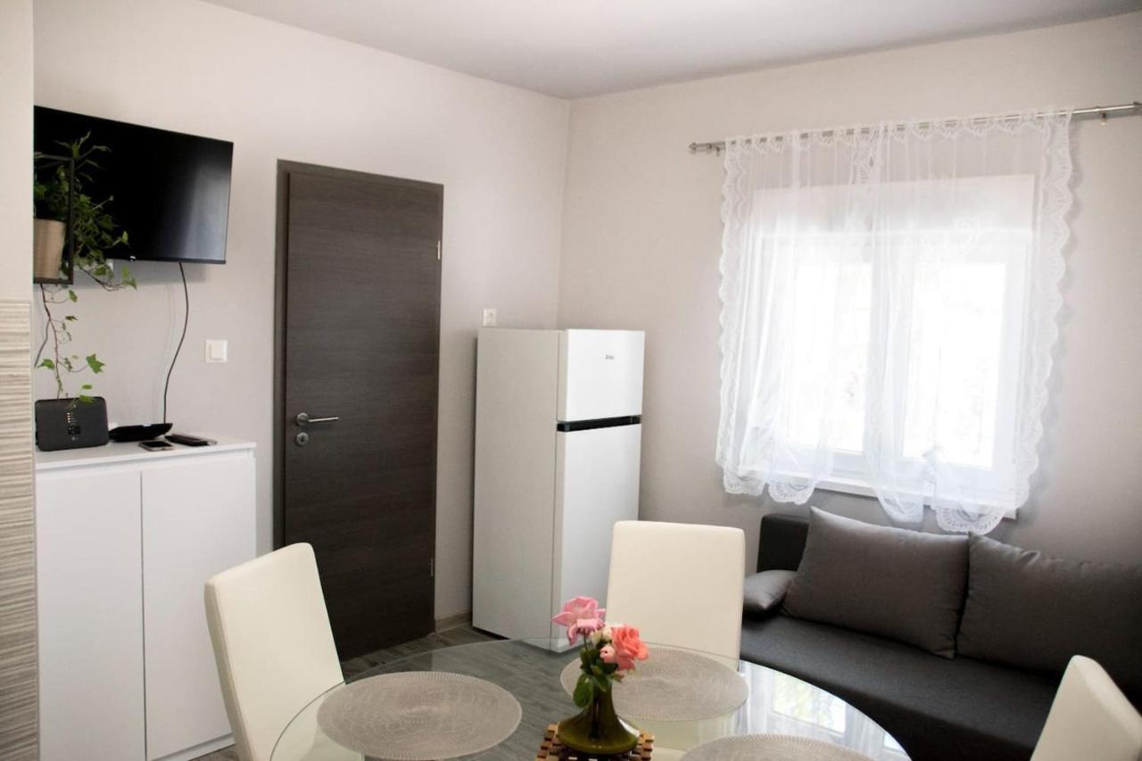 Apartment Bruna Solin Bagian luar foto