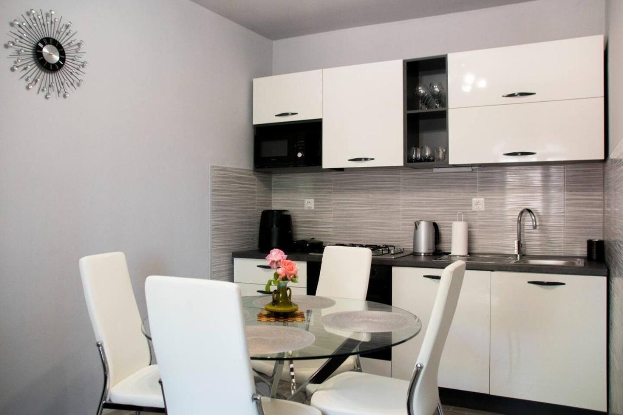 Apartment Bruna Solin Bagian luar foto